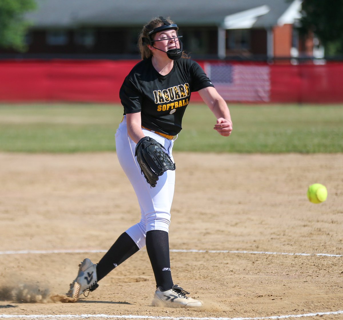 MikeDarnay's tweet photo. Jaguars FP P Bella Bucy pitches during play against Cal Impulse in the Mon Valley Independent Senior Swing Softball Tournament. https://t.co/sfu52RRjXM