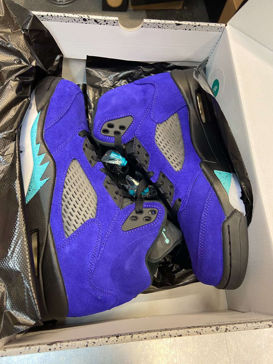 BigKneeCuh's tweet photo. Late pick up today 💜 #shoetherapy https://t.co/Cm0ralEG1Q