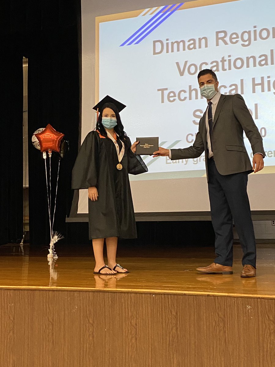 dimanbengals's tweet photo. We will never leave any student behind, EVER! Tonight we held an early graduation for our Class of 2020 seniors who are leaving early for the military and college!! These students exemplify what it means to be #DimanStrong !!! #USArmyStrong https://t.co/x2JJfPL1vd