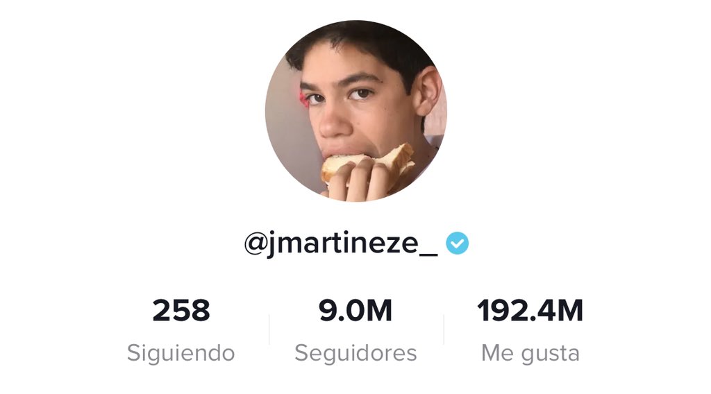 jmartineze_'s tweet photo. OMGGG!!! 9millones de huevones, los amo , no vuelvan con el mismo huevón y traguen por montón (se vienen los 10👁👄👁) https://t.co/imnL4fuEH0
