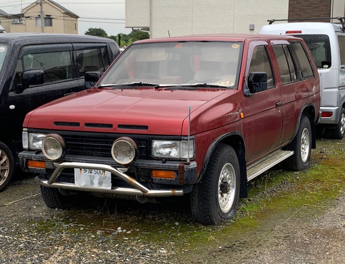 珍車 稀車自動車学園 学園長 בטוויטר ボディ色が異なると雰囲気が凄く変わりますね 日産 テラノ 初代前期 ツートンはvg30のガソリン車 赤はtd27のディーゼル車です Vg30 4wdの燃費はどんなもんなんでしょう 維持されてる方はほんと尊敬です リアドアのノブ