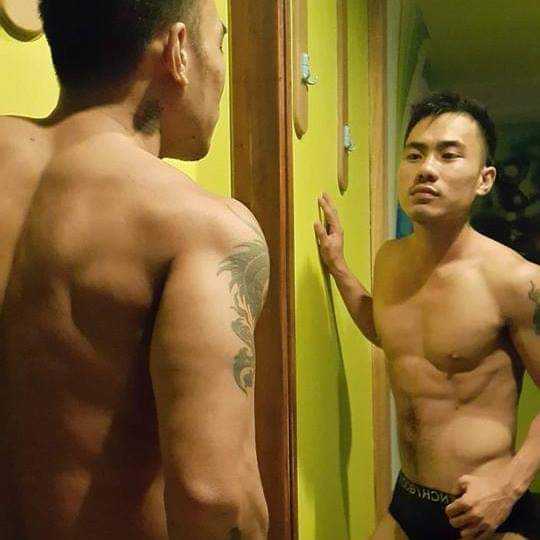 AwraReyna's tweet photo. Si kuya Chris na pahada nag send ng videos in exchange of some cash! Eto ung sikat sa FRC dahil sa delatang taba ng titi nya. Video soon. https://t.co/0Fjz27Czf0