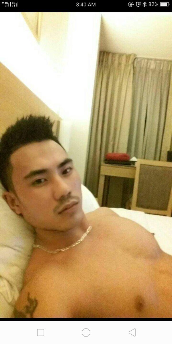 AwraReyna's tweet photo. Si kuya Chris na pahada nag send ng videos in exchange of some cash! Eto ung sikat sa FRC dahil sa delatang taba ng titi nya. Video soon. https://t.co/0Fjz27Czf0