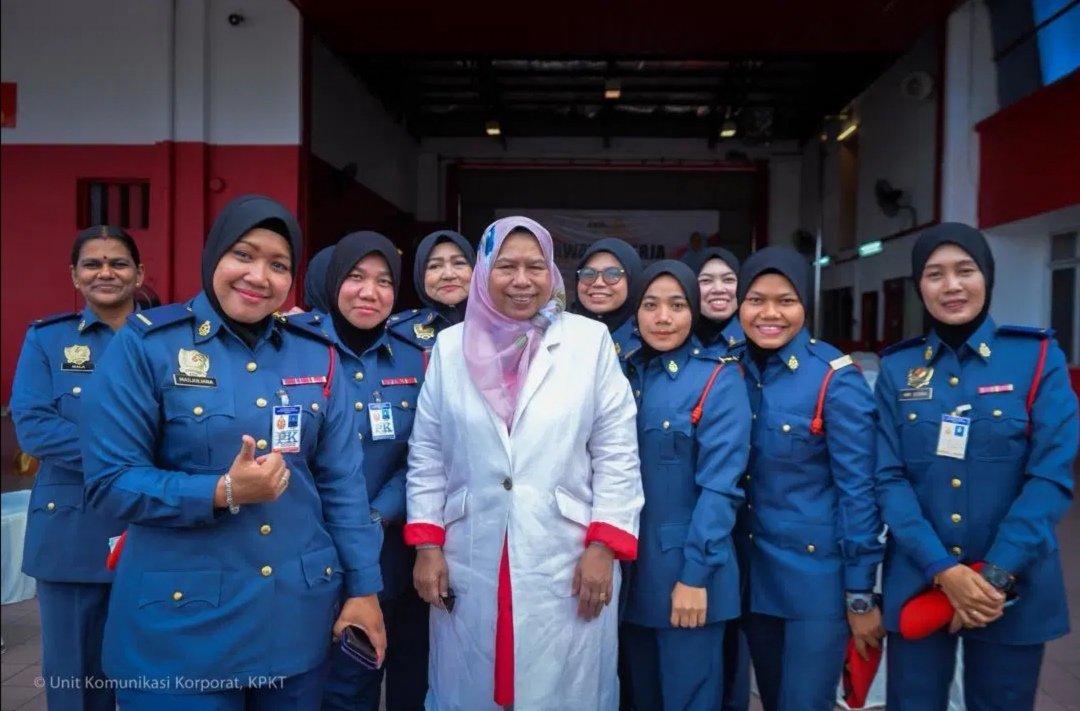 zuraida_my's tweet photo. Admin | Memperkasa wanita dalam BOMBA bukan satu yang mustahil. Cadangan memperkasa wanita dalam kebombaan akan terus diusahakan bagi mengimbangi peranan wanita sebagai penyelamat. https://t.co/hmqYR0GbYi