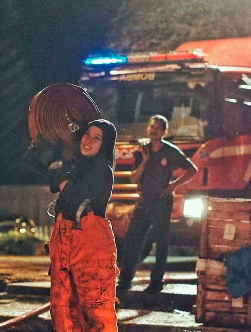 zuraida_my's tweet photo. Admin | Memperkasa wanita dalam BOMBA bukan satu yang mustahil. Cadangan memperkasa wanita dalam kebombaan akan terus diusahakan bagi mengimbangi peranan wanita sebagai penyelamat. https://t.co/hmqYR0GbYi