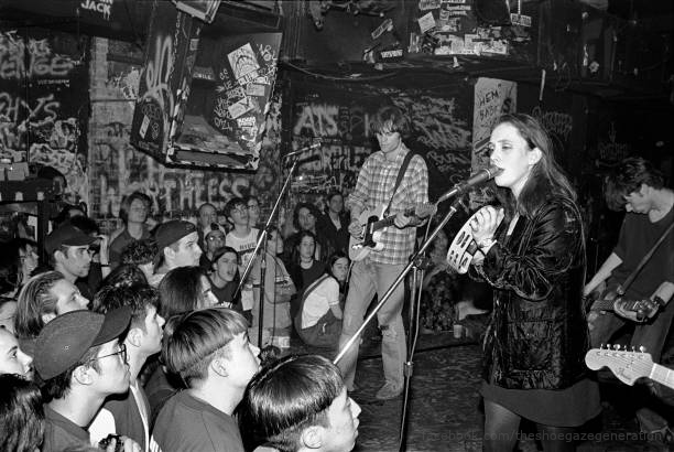 Tim_Sliwinski's tweet photo. Slowdive - CBGB, New York, 7/04/1994 
Pic by Ebet Roberts @slowdiveband @RachelAGoswell @neilhalstead @hatpegsnick @_SimonScott https://t.co/zwJul9EeuI