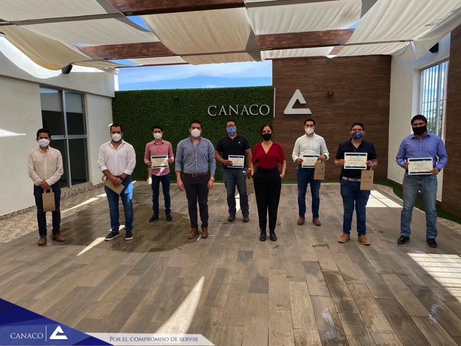 CanacoDurango's tweet photo. VP Mario Guerrero, junto con la Dir. @nadiaop18 , fueron los anfitriones en el Foro #PrendeDurango, el cual se llevó a cabo en nuestras instalaciones en compañía de líderes juveniles para encontrar estrategias que fortalecerán el emprendimiento en la entidad. https://t.co/koQo3Wrcjw