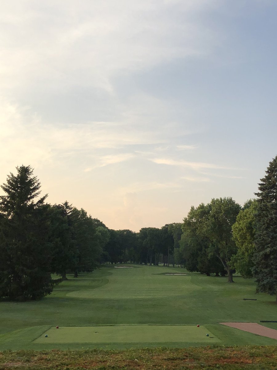 DannyGolfBucky4's tweet photo. Beautiful night from the golf shop #MapleBluff #GolfCourse https://t.co/2AMUSuginf