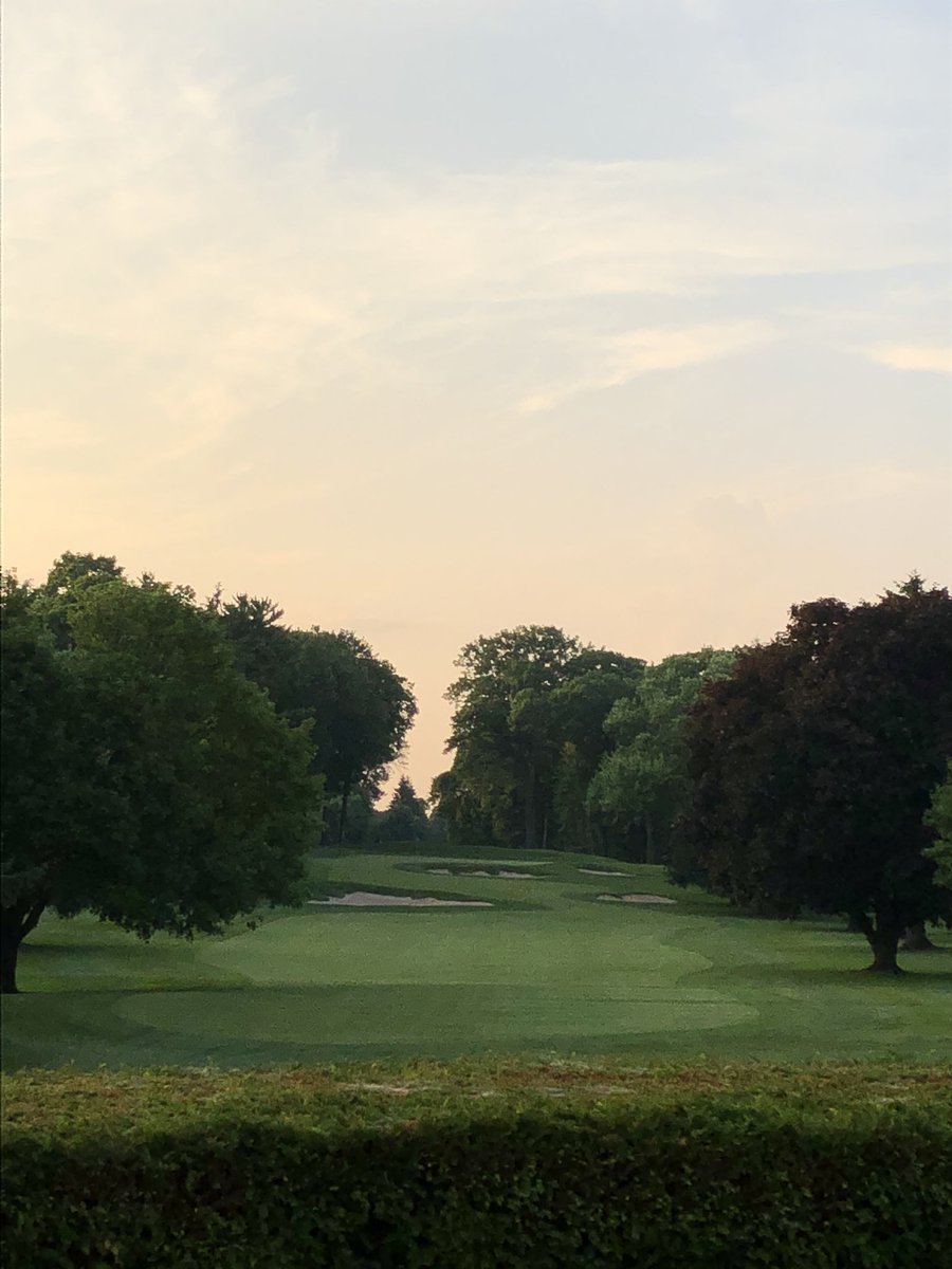 DannyGolfBucky4's tweet photo. Beautiful night from the golf shop #MapleBluff #GolfCourse https://t.co/2AMUSuginf
