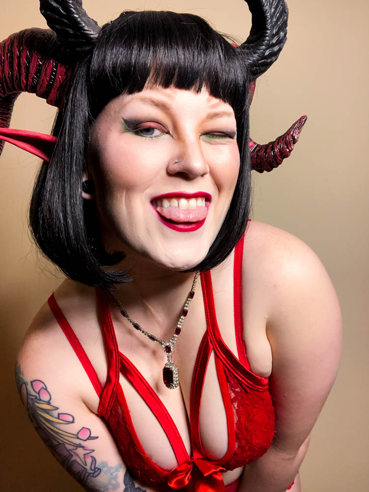 3 pic. Hey cuties! I wanna see you smile! Comment your smiling selfies! 😍🥰😜😘🥳 https://t.co/8KTl7y6ttU