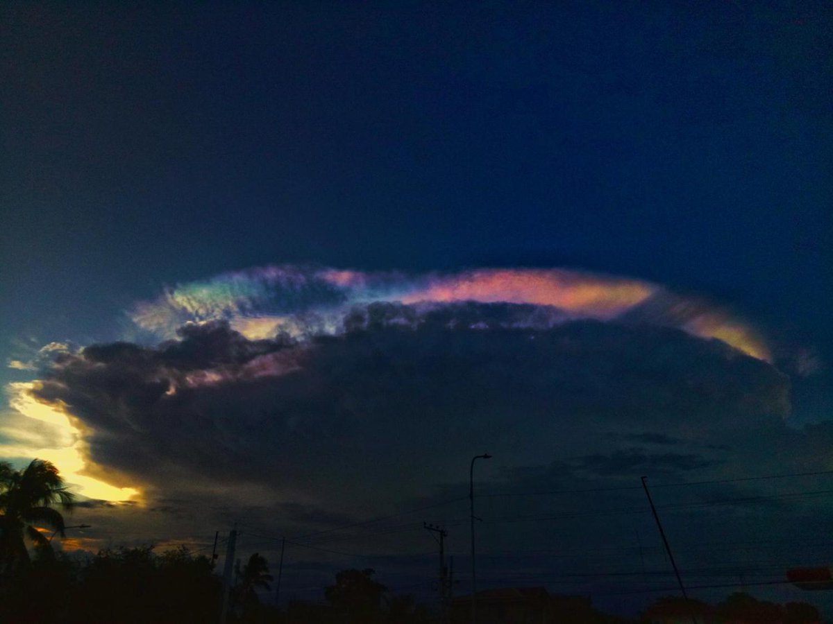 rapplerdotcom's tweet photo. Pretty clouds. 🥺🌈

LOOK: A netizen was able to capture beautiful iridescent clouds as seen from Divisoria, Santiago City, Isabela on Monday, July 6, 2020. Photos from Marc Gerome Gironella https://t.co/r7WJjrIi9P