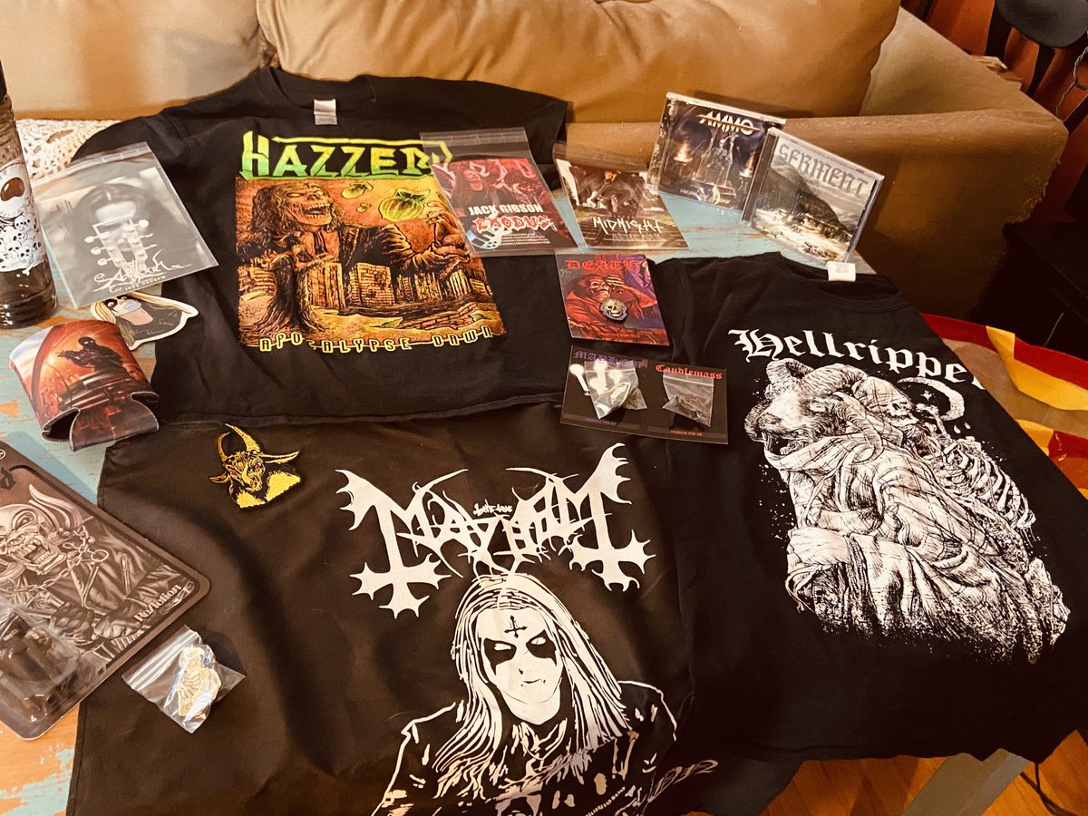 CarolinePserra's tweet photo. #themetalheadbox.  🖤🤘🖤 https://t.co/HujRmkqQjB