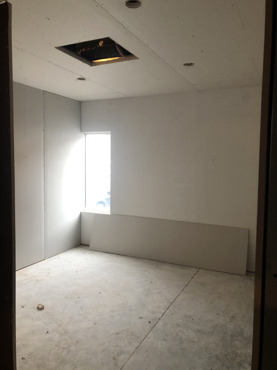 Nos nouveaux bureaux seront livrés très prochainement! Au retour des vacances de la construction! Merci particulièrement aux employés de Systèmes intérieurs Bernard &amp; MNJ pour leur excellent travail. #construction #FarleyAvocats #incorporationconstruction.com