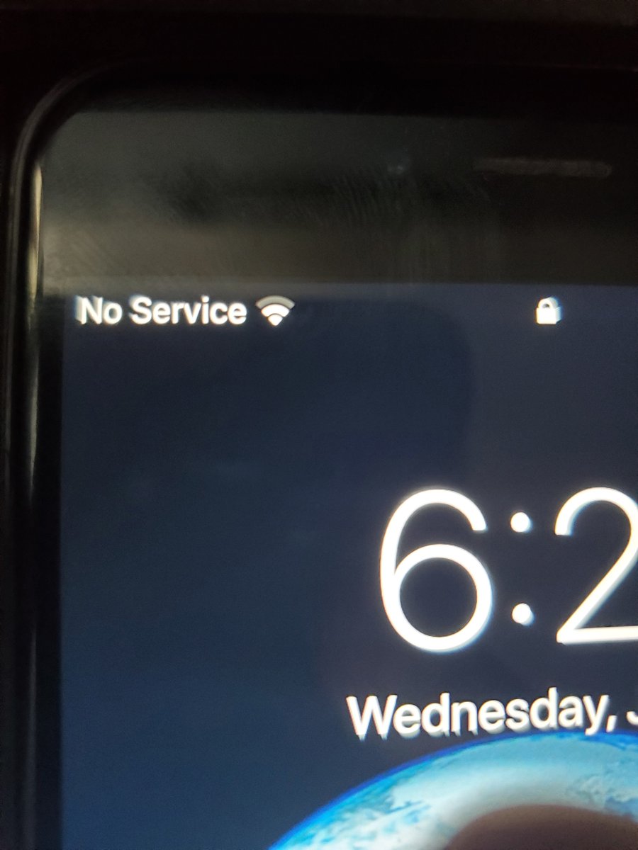 rbrutonIII's tweet photo. @VZWSupport @hansvestberg hey Verizon - is service you care about helping your customers with? Your automated system dgaf https://t.co/37dNKXOh5Y