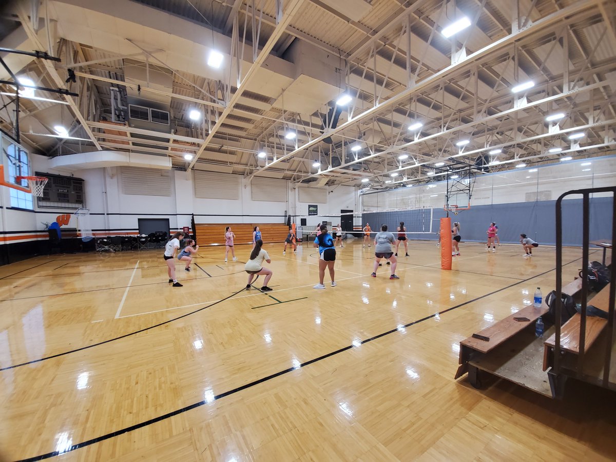 Apache_volley's tweet photo. Great workout tonight ladies!!!! #conditioningisimportant #gettinginshape #volleyballconditioning #fallsportsherewecome https://t.co/2iCZuznGbi