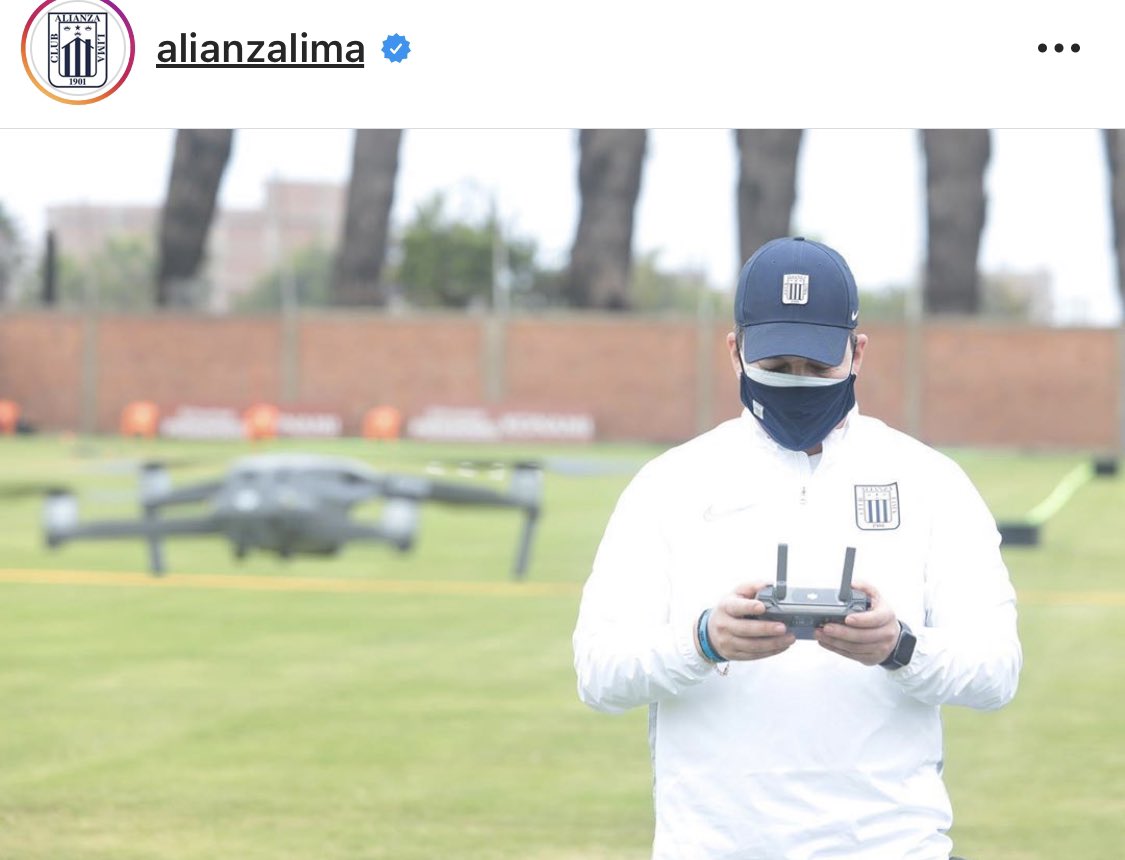 blanquiazulhora's tweet photo. Primero los arqueros a lo Terminator y ahora los drones. Día 3 en EGB.
#ArribaAlianza #LosDrones https://t.co/0SpumQbgQ9