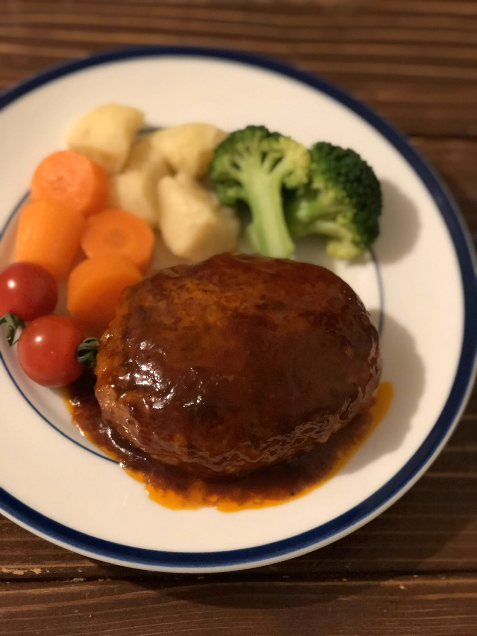 天才！チーズずっとトロトロだししつこくない！お肉もふっくらジューシーでなんじゃこりゃ！ってなった。洋風とドンキの玉ねぎソース風で2回作りましたよ  