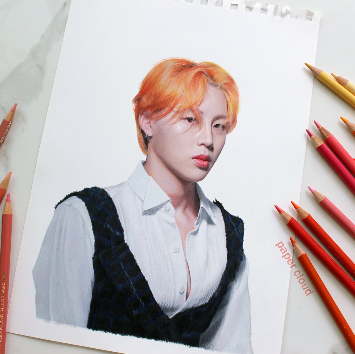 혐생이 힘들어서 오랜만에   그려봤어요💛 
하성운 그리는게 젤 재밌어🍊

왜때문에 종이가 자꾸 벗겨지는지ㅠ
마음이 찢어지네요😭

#하성운 #팬아트 #하성운팬아트 #Hasungwoon #fanart 하성운팬아트