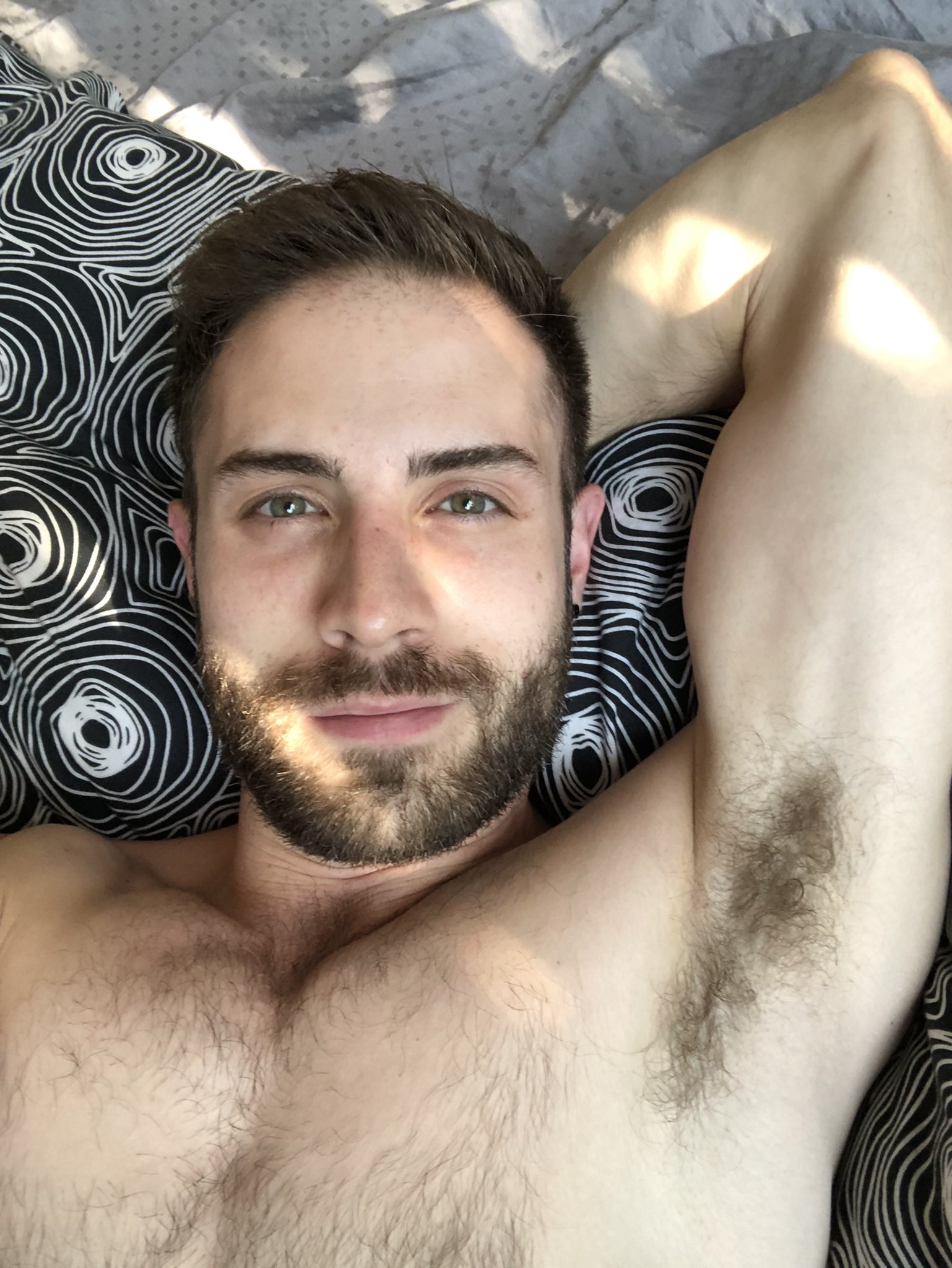 EccuqYsUYAAzvzc?format=jpg&name=large