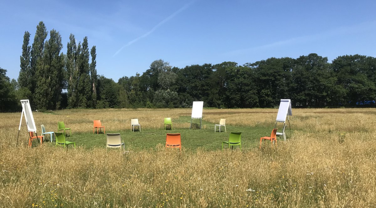 Op zoek naar een vergaderlocatie én inspiratie door een groene omgeving? Dat kan! Kom brainstormen in een kring op ons landgoed; succes verzekerd.
ruwenberg.nl/nl/meetings/bu… 
#buitenlocatie #buitenvergaderen #buitenvergaderlocatie #vergaderlocatie #outdoormeetings #landgoed #outdoor