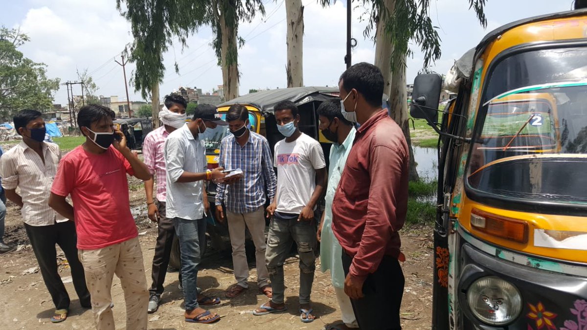 csctelelaw's tweet photo. Plv Bittu registering cases of beneficiers from auto stand gadarpur Sanjay nagar mahtosh district udhamsingh nagar.
#csctelelaw
@LalitBoraCSCUK
@Tele_Law https://t.co/vu0B73wDs0