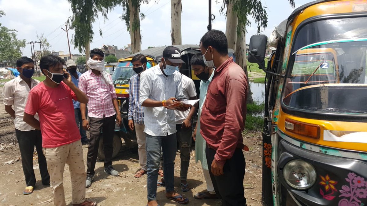 csctelelaw's tweet photo. Plv Bittu registering cases of beneficiers from auto stand gadarpur Sanjay nagar mahtosh district udhamsingh nagar.
#csctelelaw
@LalitBoraCSCUK
@Tele_Law https://t.co/vu0B73wDs0