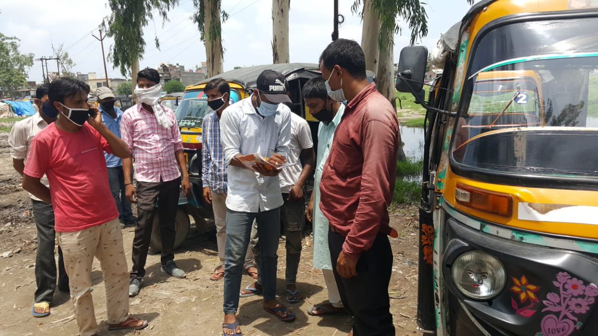 csctelelaw's tweet photo. Plv Bittu registering cases of beneficiers from auto stand gadarpur Sanjay nagar mahtosh district udhamsingh nagar.
#csctelelaw
@LalitBoraCSCUK
@Tele_Law https://t.co/vu0B73wDs0