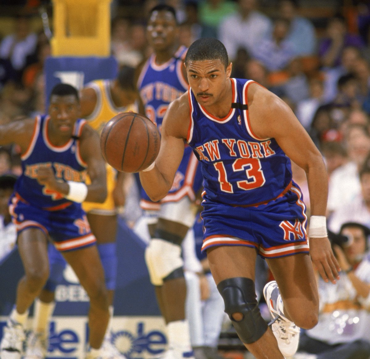 Mark Jackson: 1988-89.16.9pts, 4.7rbd, 8.6ast, 1.9stl, 0.1blk. 46.7 FG%, 33.8 3P%, 69.8 FT%.