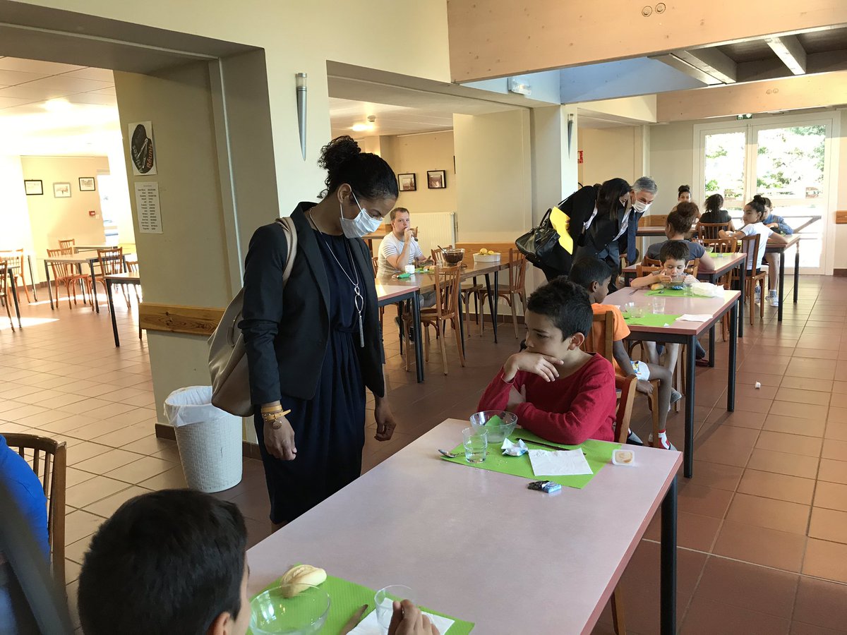 DasenLoire's tweet photo. Visite chalet des alpes Mme la directrice de cabinet du préfet monsieur Batailler inspecteur d académie Mme Labich adjointe au maire de saint Étienne partenaire  #VacancesApprenantes @saint_etienne_ @Prefecture42 https://t.co/xRZpymwShl