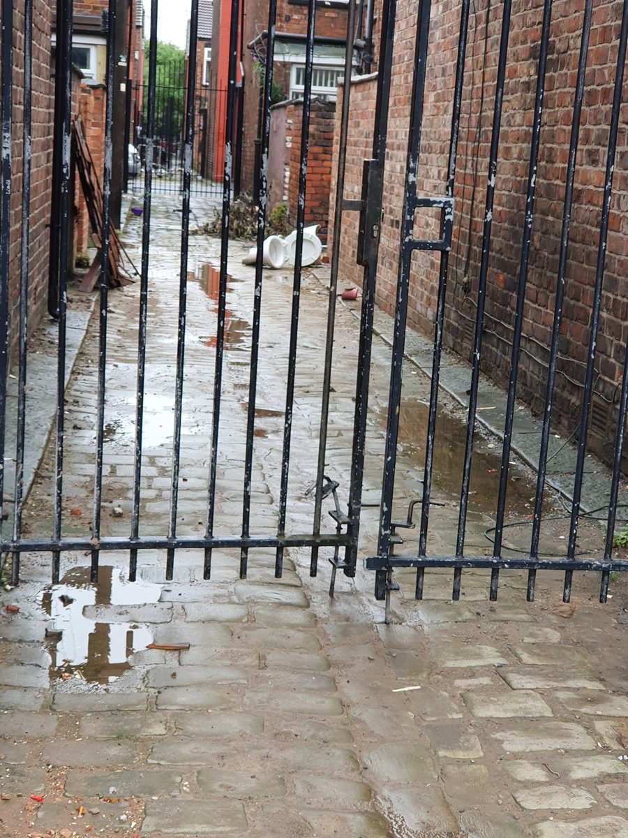 people have reported to us how bad the student area of Fallowfield has been this year during the move-out period. I've therefore done a walk round before work this morning to report amd clear the flytipping I come across. #lovefallowfield