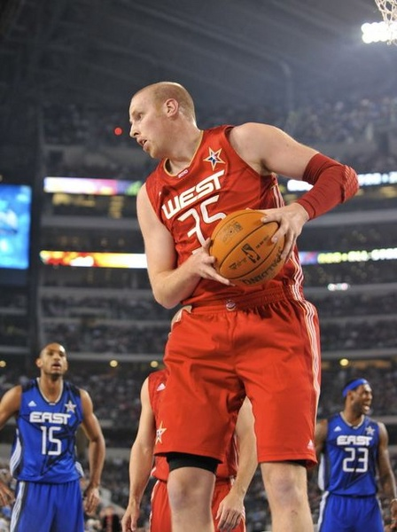 Chris Kaman: 2009-10. 18.5pts, 9.3rbd, 1.6ast, 0.5stl, 1.2blk. 49 FG%, 00 3P%, 74.9 FT%.