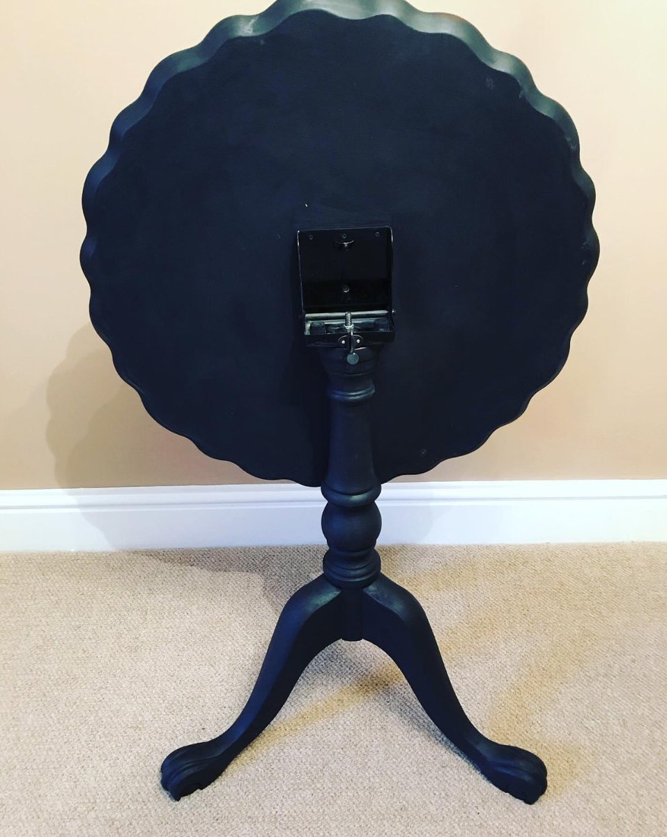 Shelly2571's tweet photo. My latest Creation! Just £95 #handpaintedfurniture #cheers #blackfurniture #interiordesign #repurposed #shrewsburyruralbusiness @daisyandtilly @shropshiresown @TannersBnorth @CoffeeWithSoul_ @lefevrechoc https://t.co/UOTbKUn2Lp