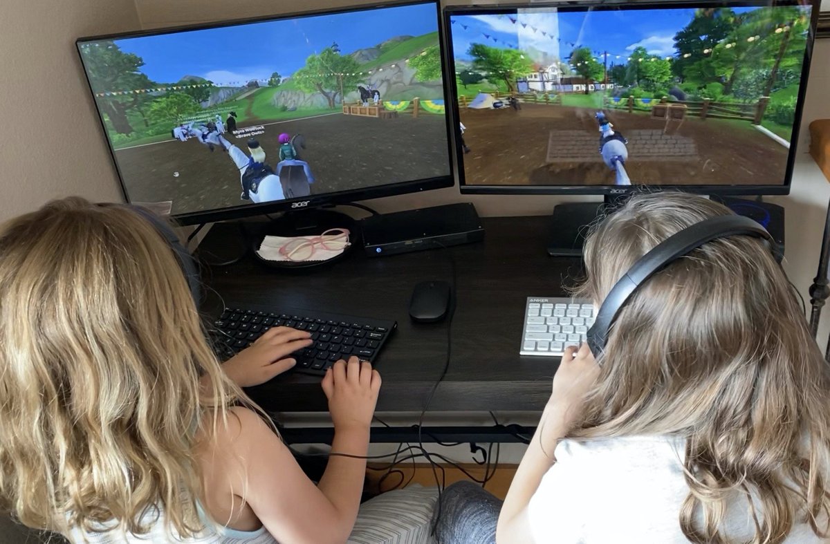 gameprogramming's tweet image. .@StarStable Thank you for the wonderful game. Sisters, 5 and 8, can disappear into a world of horses, outfits, quests, and adventure during this difficult COVID period. Reading quests still counts as reading, right? 😂 #StarStable #parenting