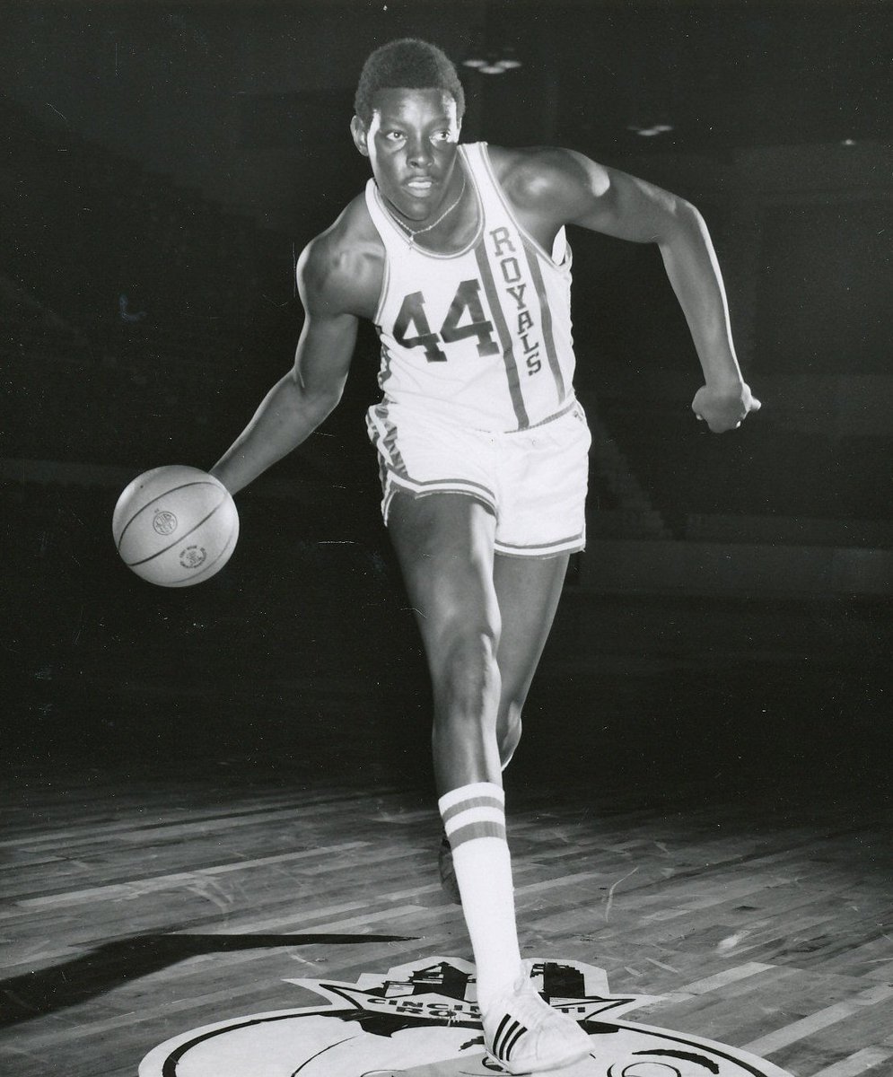 Sam Lacey: 1974-75.11.5pts, 14.2rbd, 5.3ast, 1.7stl, 2.1blk. 42.7 FG%, 75.4 FT%.