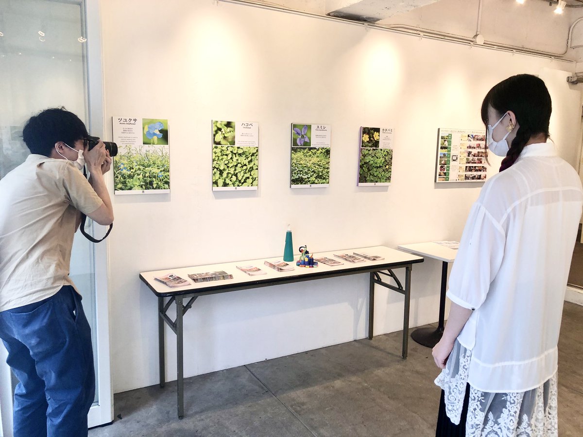 DFGHarajuku's tweet photo. ブログやSNSにアップするアーティストの方々の写真をより美しく撮るために、普段フォトグラファーとして活動しているスタッフ(めっちゃ上手い)が写真講習会をしてくれました！！
デザフェスギャラリーが発信するアーティスト情報のクオリティをどん���ん上げてくぞ！ https://t.co/H2onlQZ0cQ
