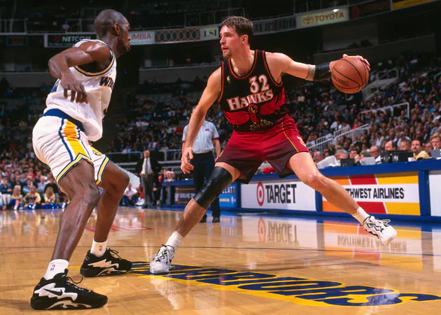 Christian Laettner: 1996-97.18.1pts, 8.8rbd, 2.7ast, 1.2stl, 0.8blk. 48.6 FG%, 35.2 3P%, 81.6 FT%.