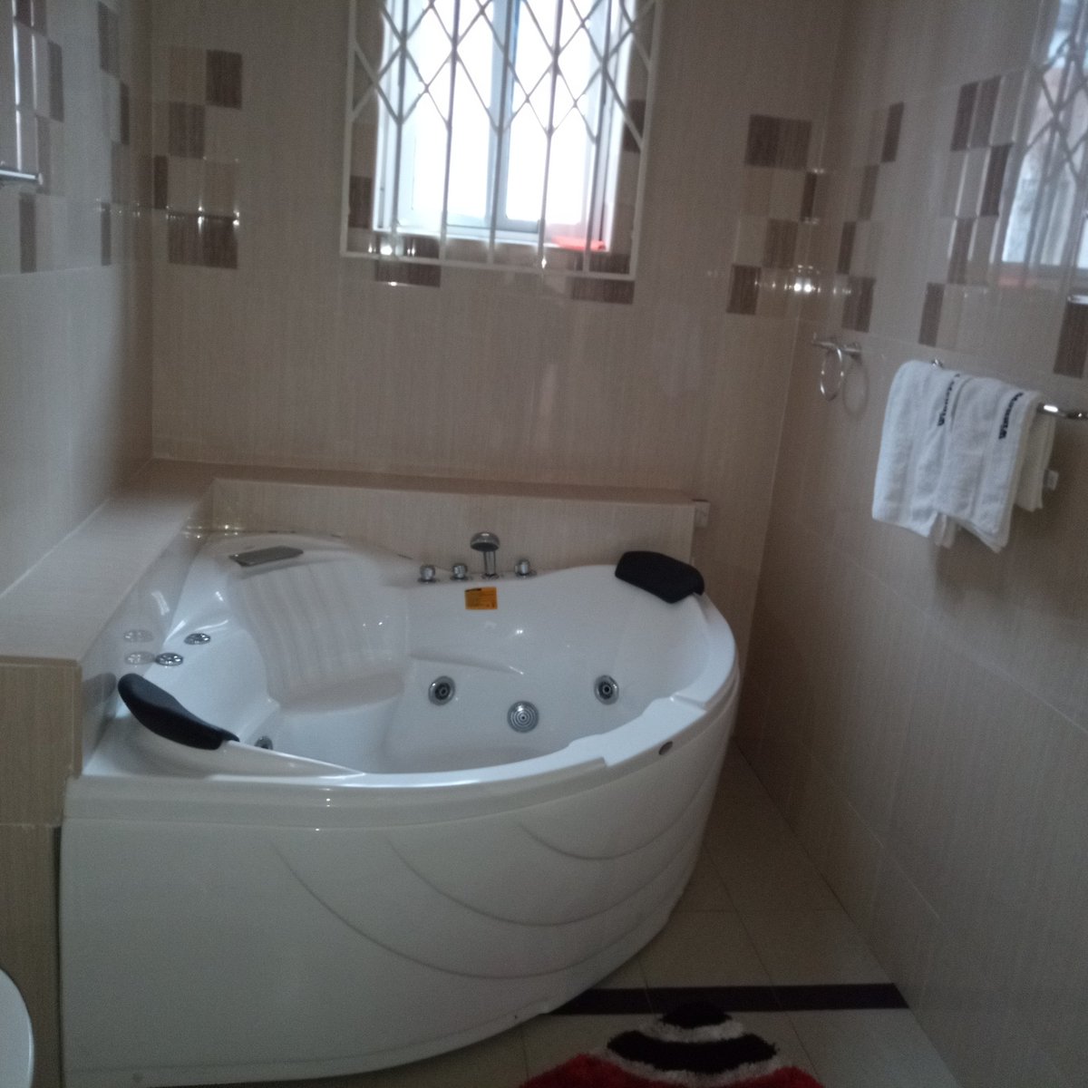 winnersluxury17's tweet photo. Feel at home at Winners Luxury Hotel, Agotime-Kpetoe
#winnersluxury17@gmail.com
#Agotimekpetoe
#Tourism
#EPUC https://t.co/g5Llrgbihd