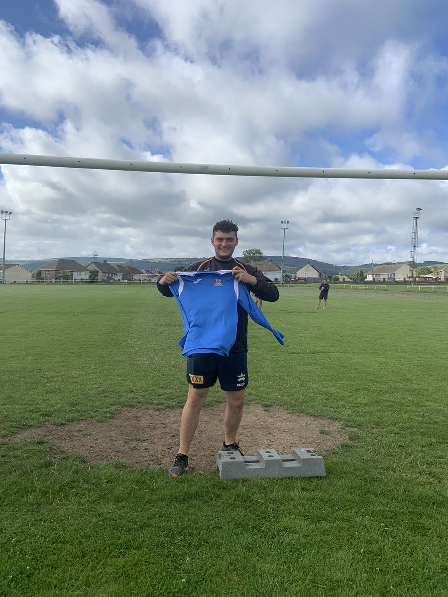 🚨 Big Signing Day 17 🚨 Welcome <a href="/ross_fox98/">Ross Fox</a> as part of the Super 3s, Ross is a commanding presence at 6 ft and 6 inches tall, the “Human Cat” as he likes to call himself, will be a big presence in the goals for the Super 3s #KenfigHillCommunity ⚽️ 🏉