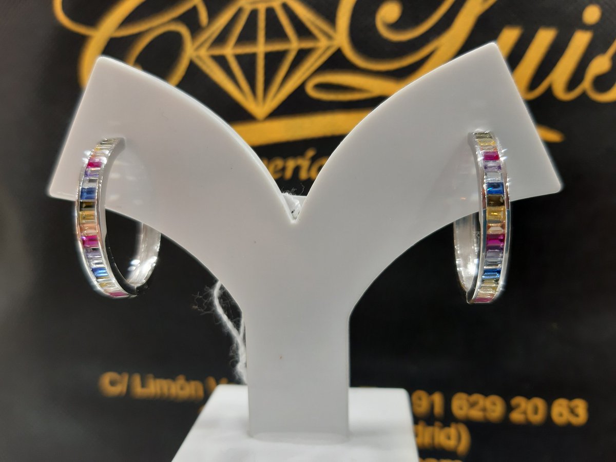 CLuisRelojeria's tweet photo. En la vida hay momentos grises, de nosotros depende poner color...🌈
Pendientes de Aro, en #PlatadeLey
Ven a verlos, hay más modelos 😉
#FelizJueves #Algete #CompraEnAlgete #Plata925 #PendientesPlata  #PequeñoComercio #JuntosSaldremosAdelante #YoApoyoAlPequeñoComercio https://t.co/StpDOH6T0g