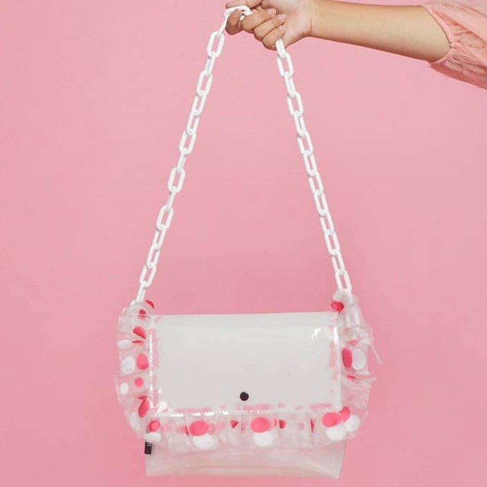 oshi /statement//quirky//artificial