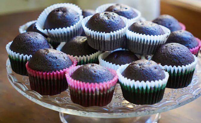 GUSTMediterran1's tweet photo. Muffins de chocolate Cacao 100% - Magdalenas de chocolate caseras https://t.co/rijXqEOlnr vía @YouTube #muffins #breakfast #cocinafacil 
Per començar el dia be 😉 https://t.co/DKVLEY3sAw