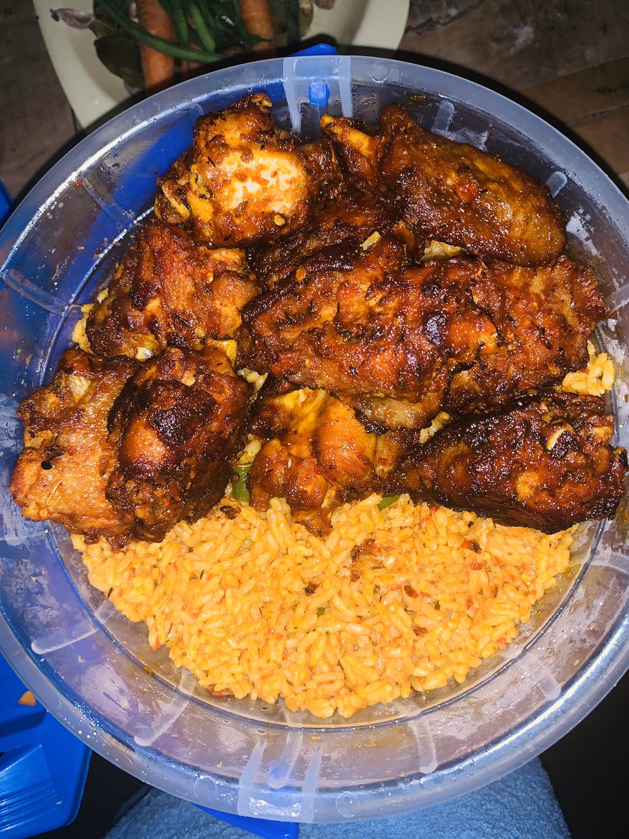 No_Gag_Reflex's tweet photo. Jah bless our hustle @Akom_Dunamis ...This 4 liters with 10 pieces of chicken can b urs for just 10k... Order urs today #FoodNest n let us caress ur tastebuds... DM me for details #morningdelivery https://t.co/gcmVKqlNfE