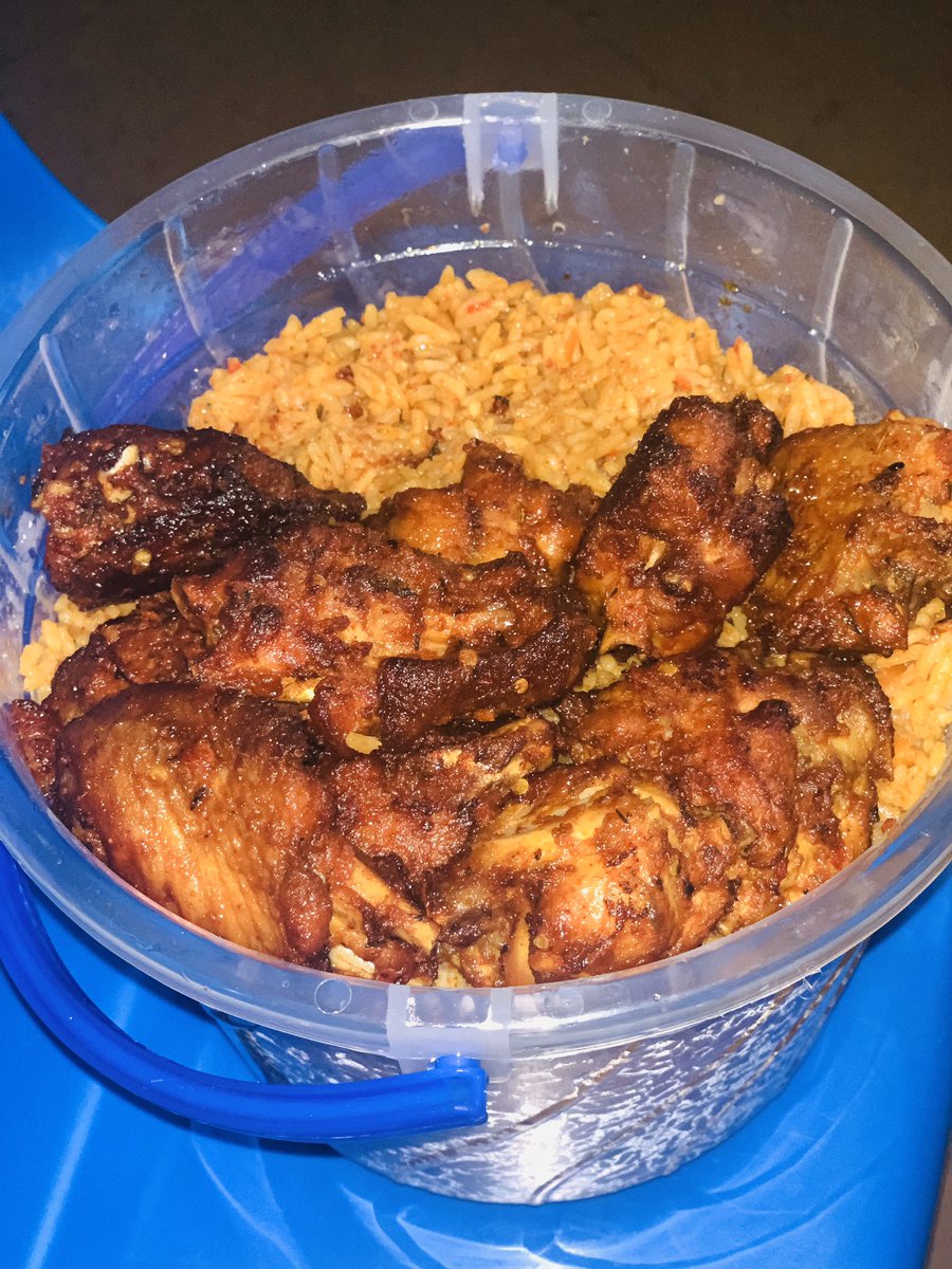No_Gag_Reflex's tweet photo. Jah bless our hustle @Akom_Dunamis ...This 4 liters with 10 pieces of chicken can b urs for just 10k... Order urs today #FoodNest n let us caress ur tastebuds... DM me for details #morningdelivery https://t.co/gcmVKqlNfE