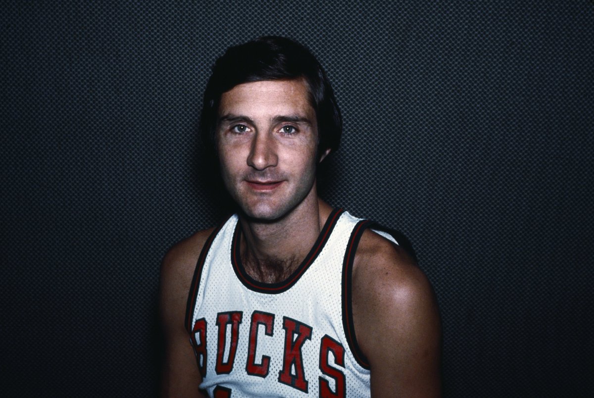 Jon McGlocklin: 1968-69.19.6pts, 4.3rbd, 3.9ast. 48.7 FG%, 84.2 FT%.