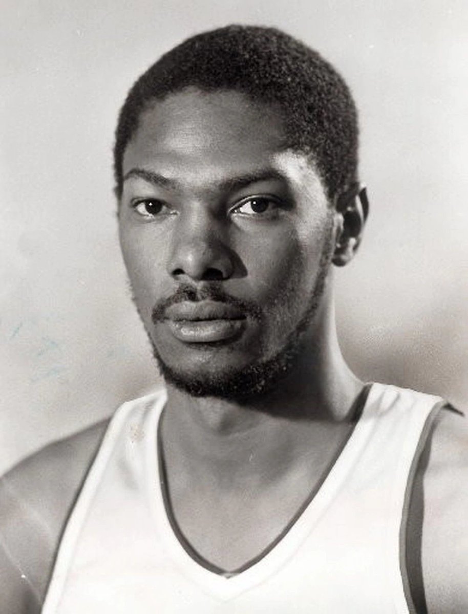 Mike Mitchell: 1980-81.24.5pts, 6.1rbd, 1.7ast, 0.8stl, 0.6blk. 47.6 FG%, 44.4 3P%, 78.4 FT%.