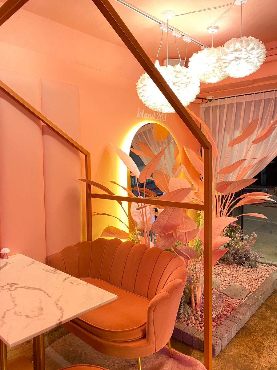DashaDIvaX's tweet photo. So pretty lounge bar Island 203 🌴  

#korea #seoul #bloggerinkorea #корея #сеул #окорее #вкорее https://t.co/wvfRloh5RI