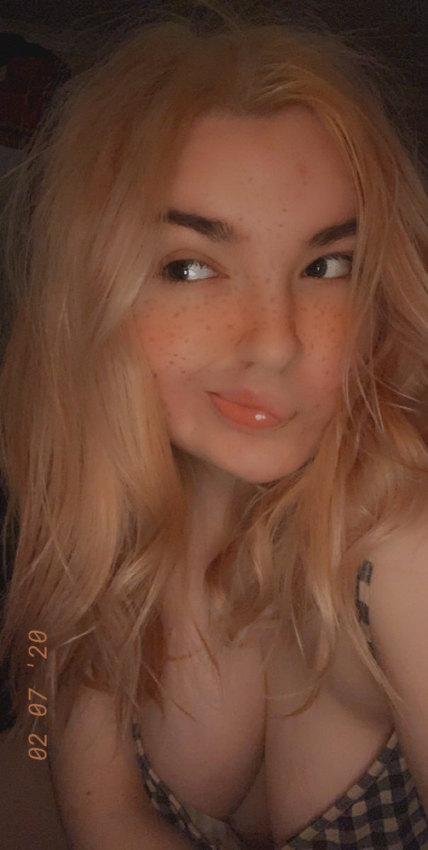 PerksOfABxtch's tweet photo. Oh shock I dyed my hair again.... https://t.co/W9TISfvjhU