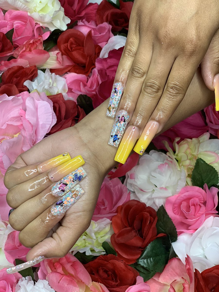 x_She_Heartless's tweet photo. Hey I’m Shantenel and I’m a up and coming nail tech in Baton Rouge . I started doing hair about 2 months ago and been loving it every since 🥰 
Follow me on Instagram : @_nelledbychanel 

#like #repost #support https://t.co/ybj0uN4vhe