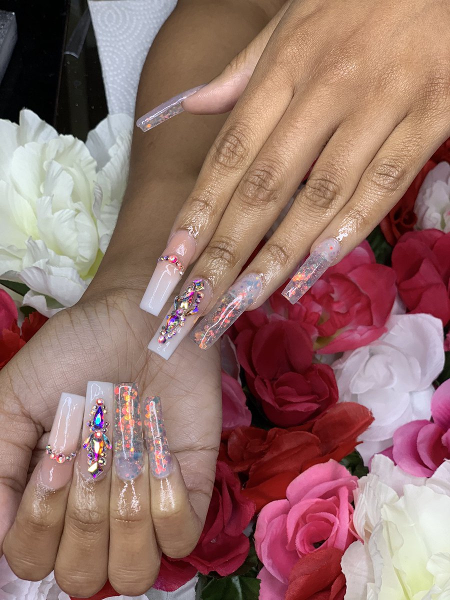 x_She_Heartless's tweet photo. Hey I’m Shantenel and I’m a up and coming nail tech in Baton Rouge . I started doing hair about 2 months ago and been loving it every since 🥰 
Follow me on Instagram : @_nelledbychanel 

#like #repost #support https://t.co/ybj0uN4vhe