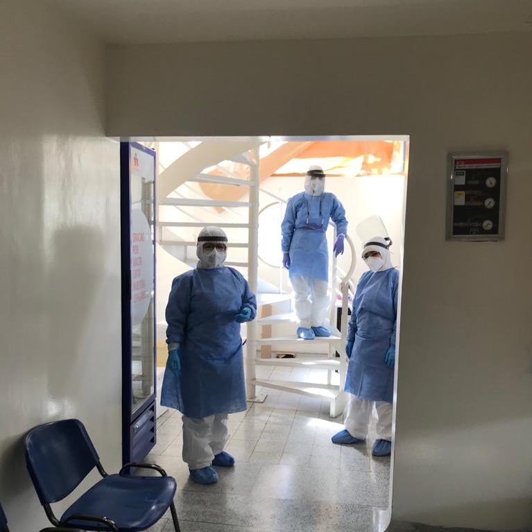 #ProyecciónDeImpacto Les presento a parte de los científicos q hoy procesaron pruebas en laboratorio Covid-19 en la <a href="/udecaldas/">Universidad Caldas</a> En equipo con <a href="/saluddecaldas/">Territorial de Salud de Caldas</a> <a href="/CiudadManizales/">Alcaldía de Manizales</a> <a href="/GoberCaldas/">Gobernación de Caldas</a> y el apoyo de la <a href="/FundacionLuker/">Fundación Luker</a> <a href="/ucm_manizales/">Universidad Católica de Manizales - UCM</a> @UNManizales Laboratorio abierto y procesando.